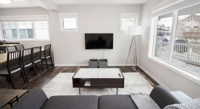 Beautiful South Winnipeg 4 Bdrm 2 Bath Townhouse, Prenota Hotel Fort Gary Winnipeg