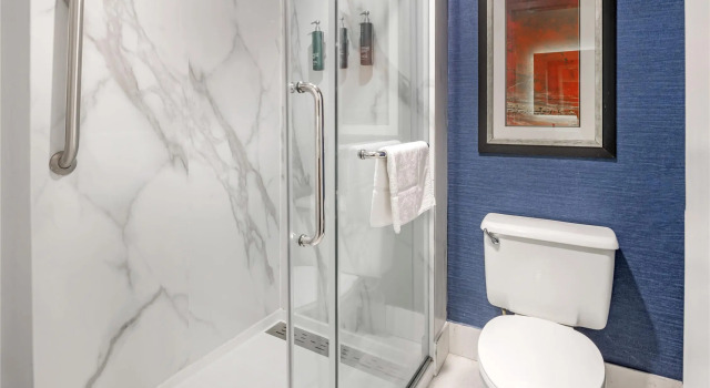 Двухместный люкс с балконом Best Western Plus Miamisburg-Dayton Suites, Banquets & Hotel