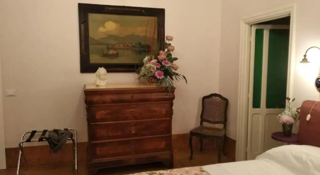 B&B "La Bottega dArte", Забронировать Отель «постель и завтрак» Отели в центре Каррара, в центре
