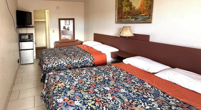 Четырёхместный номер Standard Del Rio Hotel O near Mesa Downtown