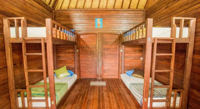 Кровать в общем номере Uma Hostel Lembongan