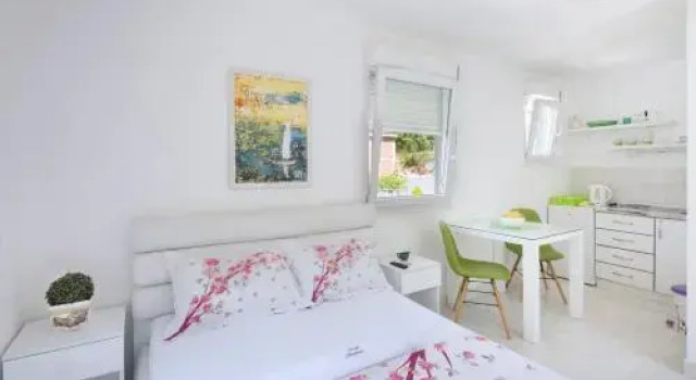 Studios Merdović, Book Hotel Hotels in Budva County with Parking, Parking