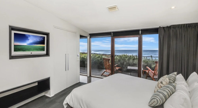 Hearn's Beachside Villa 1, Book Villa Port Fairy Victoria