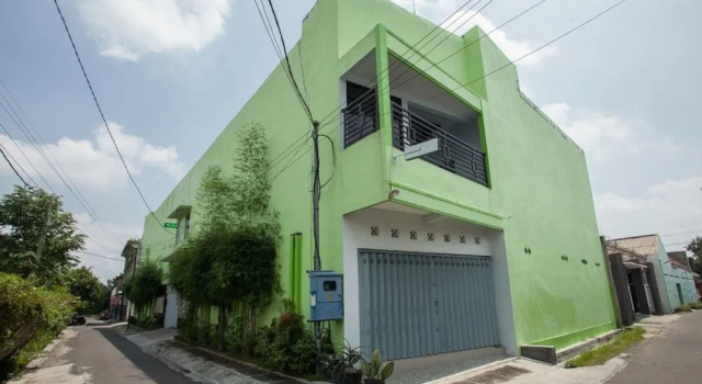 RedDoorz Syariah at Kartohardjo Madiun, Reserva ahora Hostal o pensión Hoteles en Madiun con aparcamiento, Aparcamiento
