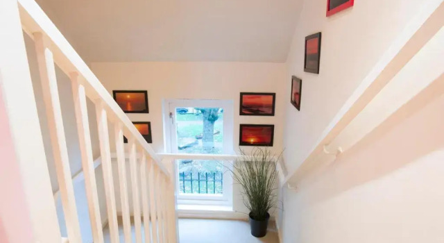 Notting Hill 2-Bedroom Maisonette with Terrace Close to Portobello rd, Забронировать Отель Отели Лондона 5 звезд, рядом с Улица Уэстбурн-Гроув, 5*