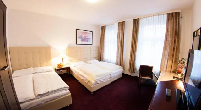 Четырёхместный номер Standard Hotel Prens Berlin