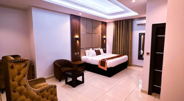 Camera Executive Entrust Hotel and Suites