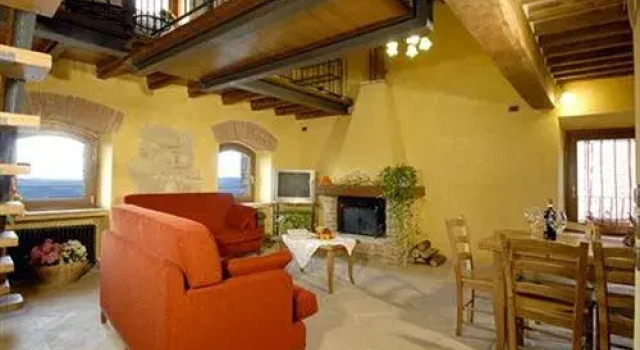 Osteria Del Borgo B&B, Забронировать Отель Отели в центре Монтепульчано с завтраком, отели в центре Монтепульчано с завтраком