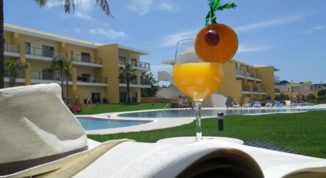 Marina Luxury Residence, Rezerwuj Hotel Hotele w Páteo z basenem, Basen