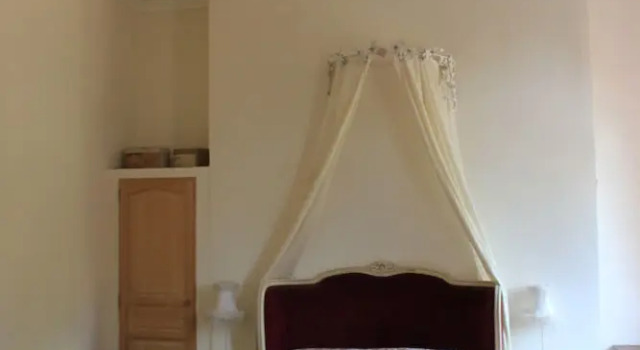 Chateau des Lys, Rezerwuj Hotel Hotele w Sailly-Flibeaucourt z parkingiem, Parking