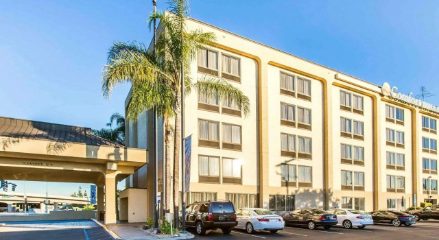 Кровать в общем номере Comfort Inn Anaheim Resort