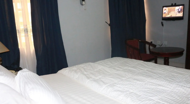 C'ron Hotels and Suites, Prenota Hotel Hotel a Port Harcourt con piscina, Piscina