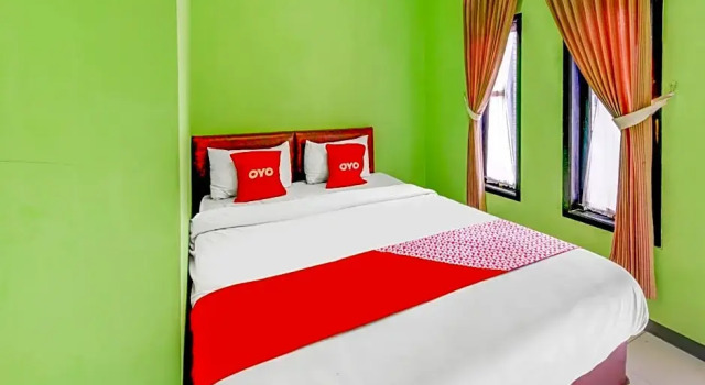 Camera Deluxe Indah Savana Hotel Mitra RedDoorz