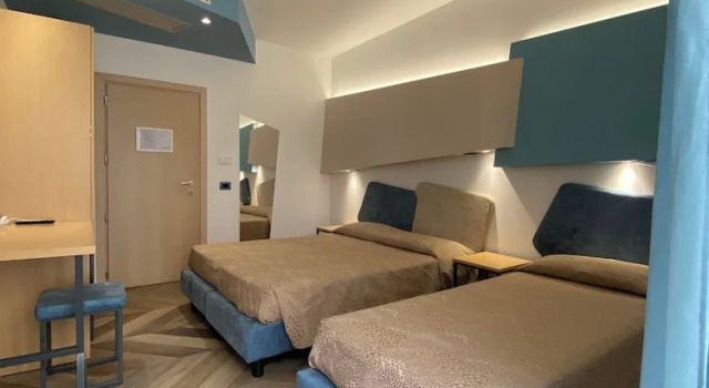 Трёхместный номер Standard с балконом Color Hotel Rimini