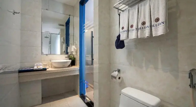 Номер Standard с балконом Hanoi Brilliant Hotel & Spa