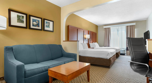 Четырёхместный люкс Comfort Suites Tallahassee Capitol - University Area