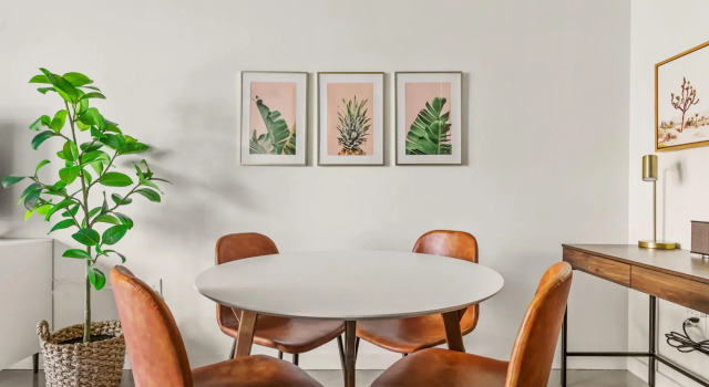 Mid Main Lofts #5218 | Playful midcentury studio loft | Midtown, Забронировать Отель Хьюстон Texas Gulf Coast, рядом с Музей Чешского культурного центра