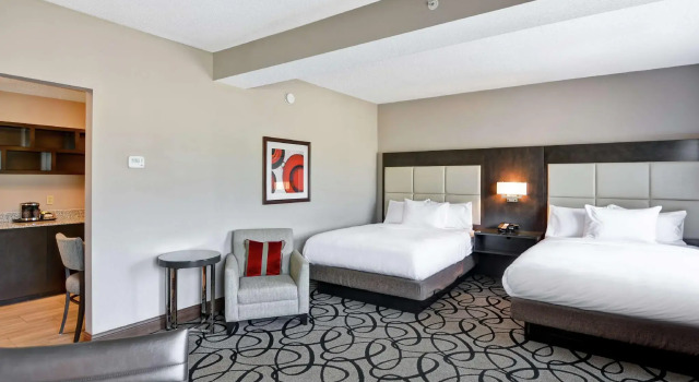 Четырёхместный люкс DoubleTree by Hilton Hattiesburg, MS