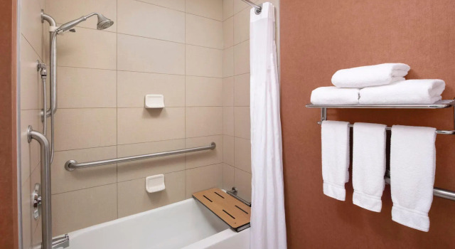 Номер Standard Holiday Inn Express & Suites by IHG Chambersburg by IHG