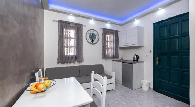 Трёхместный номер Standard с балконом Villa Anemomilos