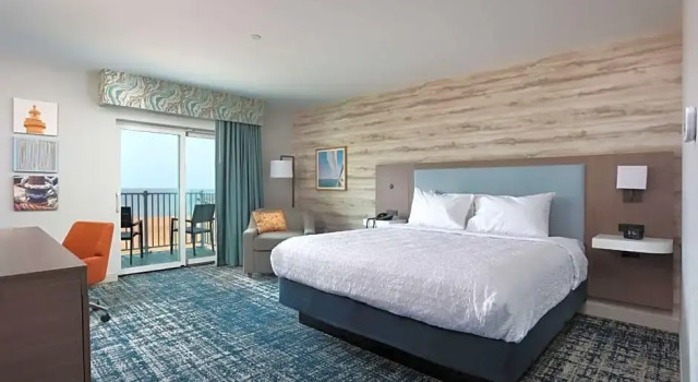 Номер Standard с красивым видом из окна Hampton Inn & Suites Manistee Waterfront