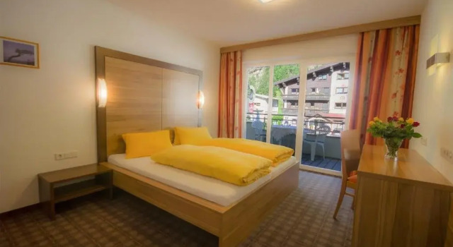 Apart Mado, Rezerwuj Hotel Hotele w Tyrol z parkingiem, Parking