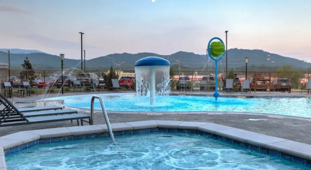 Residence Inn Pegeon Forge, Забронировать Отель Отели Пиджен-Фордж с парковкой, рядом с The Mountain Monster, Парковка