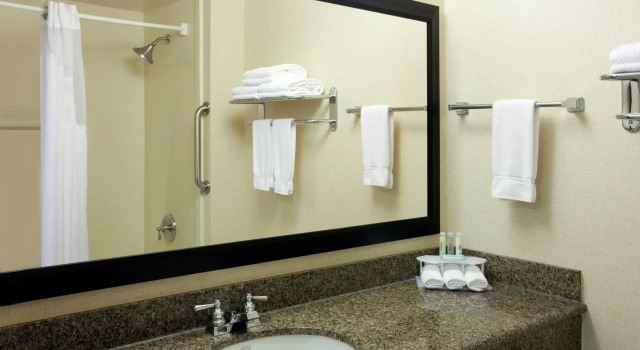 Четырёхместный номер Standard Holiday Inn Express San Francisco Airport North by IHG