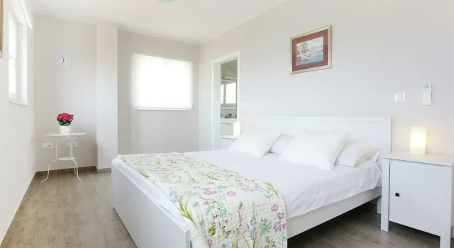 Inviting Holiday Home in Jasenice - Maslenica With Garden