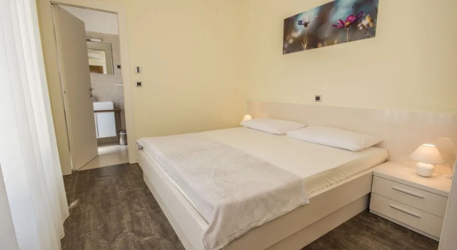 Villa Yellow, Boek Villa eiland Brac Omiš