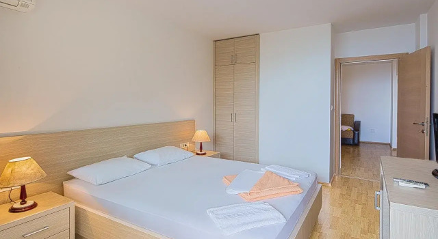 Guesthouse Radjen, Забронировать Отель Отели Свети-Стефан с парковкой, рядом с Пляж Црвена Главица, Парковка