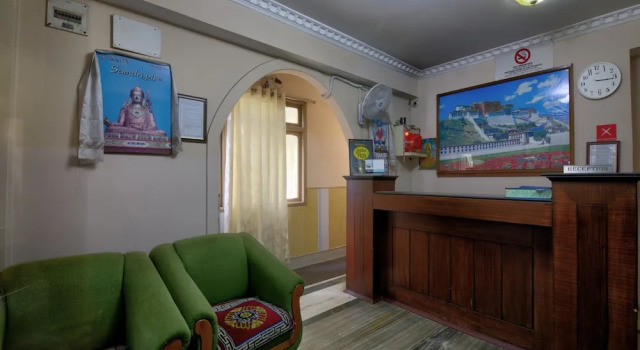 Keswani Group Hotel White Mountain - 200 Metres From MG Marg, Prenota Hotel Gangtok Sikkim