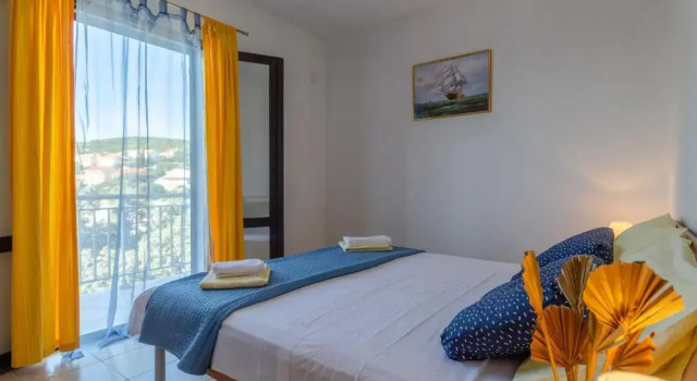 Apartmani Juraj, Book Apartment Hotels in Zavalatica with Parking, Parking
