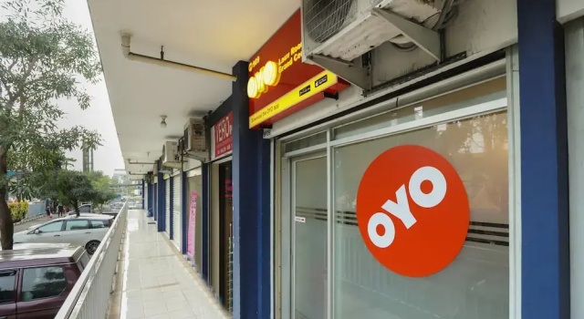 Lauv Room Grand Centerpoint by OYO Rooms