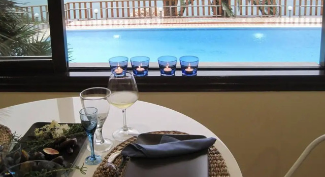 Апартаменты Luxury Seaview Apartment, 60sec Walk To Beach!