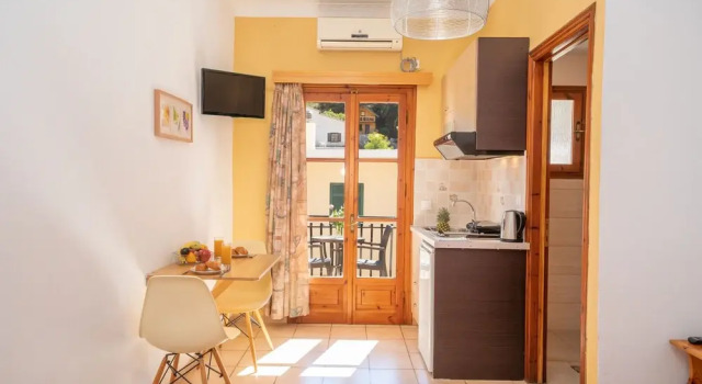 Студия Standard Alexatos Studios & Apartments