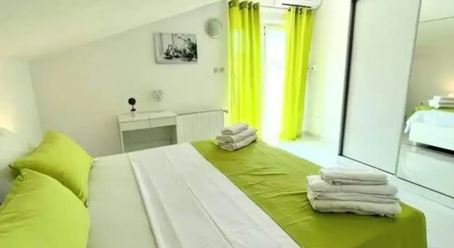 Apartmani TOMI Ciovo, Забронировать Вилла Виллы Трогир, рядом с Church of St. Dominic, Вилла