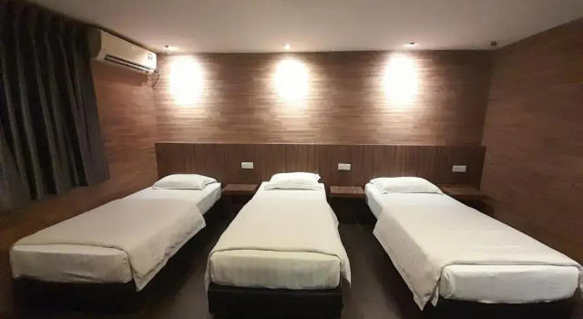 Трёхместный номер Standard Talents Motor Park Hotel
