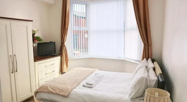 Whitburn House Free Internet TV Near Town Centre