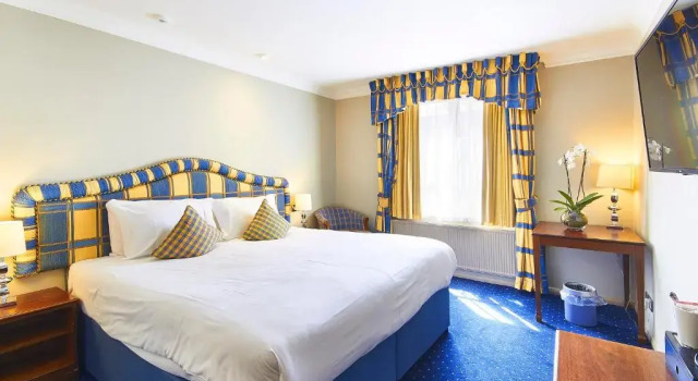 Номер Standard The George Hotel
