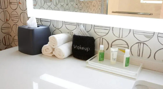 Holiday Inn Louisville Downtown by IHG, Забронировать Отель Отели Луисвилл с завтраком, рядом с Louisville Slugger Field, Завтраки