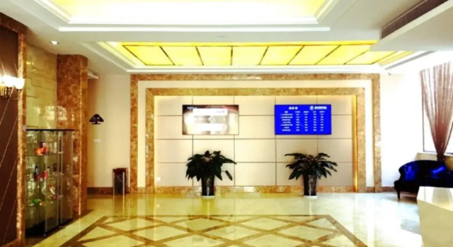 GreenTree Inn Jiangsu Zhenjiang Yaohan Express Hotel, Prenota Hotel Hotel a Zhenjiang con parcheggio, Parcheggio