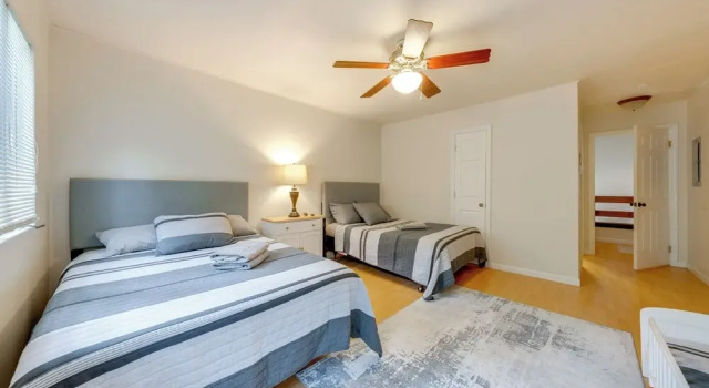 Near Skiing & Lakes: Contemporary Poconos Townhome, Book Apartment Holiday Poconos United States of America