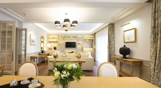 Номер Presidential Hôtel Chais Monnet & Spa