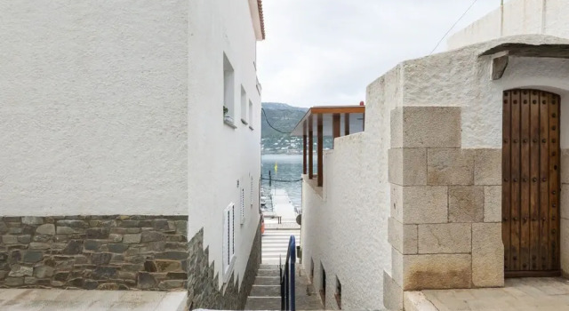 Quaint Farmhouse in Port de la Selva With Fireplace