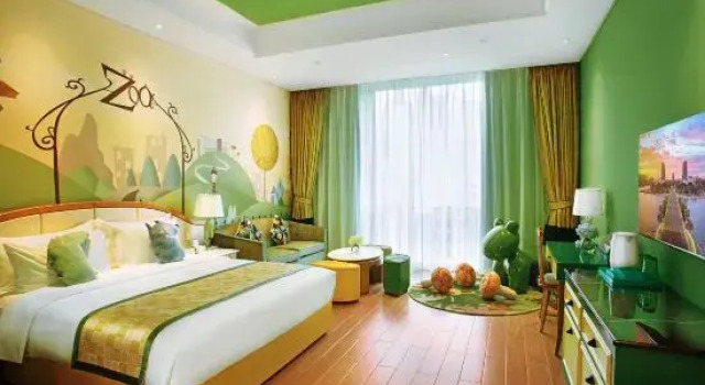 Кровать в общем номере с видом на море Castle Hotel Ocean Flower Island