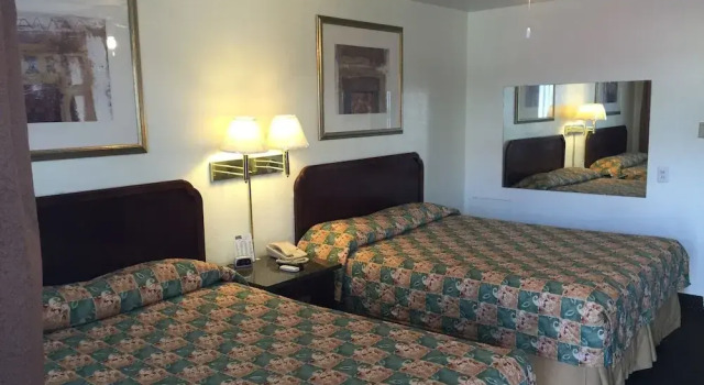 Четырёхместный номер Standard Budget Inn & Suites Colby