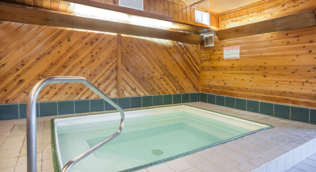 Super 8 by Wyndham Bloomington University Area