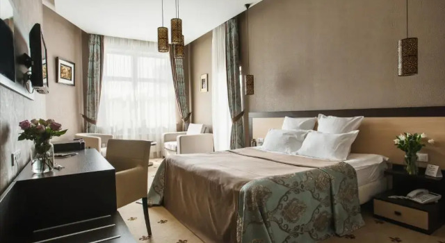Полулюкс Ark Palace Hotel & SPA