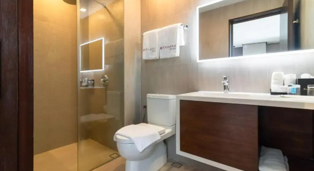 Двухместный номер Standard Ramada Encore Makati